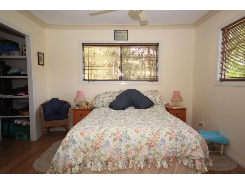 10  Dalpura Street, Macleay Island QLD 4184