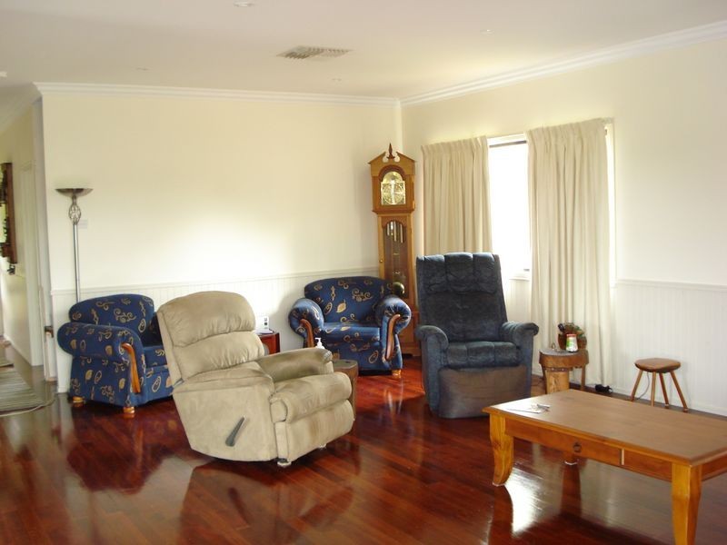 19 Pine Avenue, Lamb Island QLD 4184