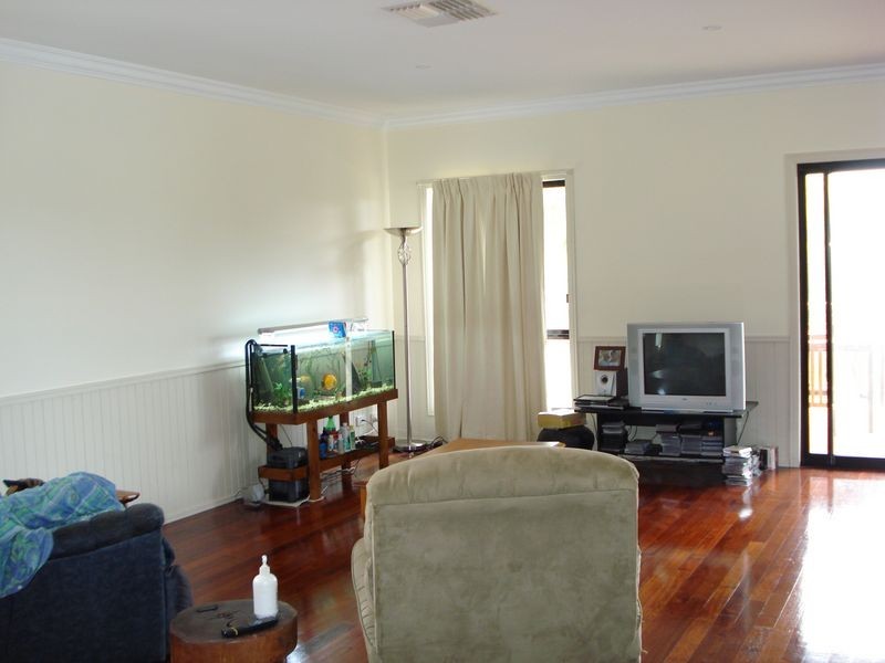 19 Pine Avenue, Lamb Island QLD 4184