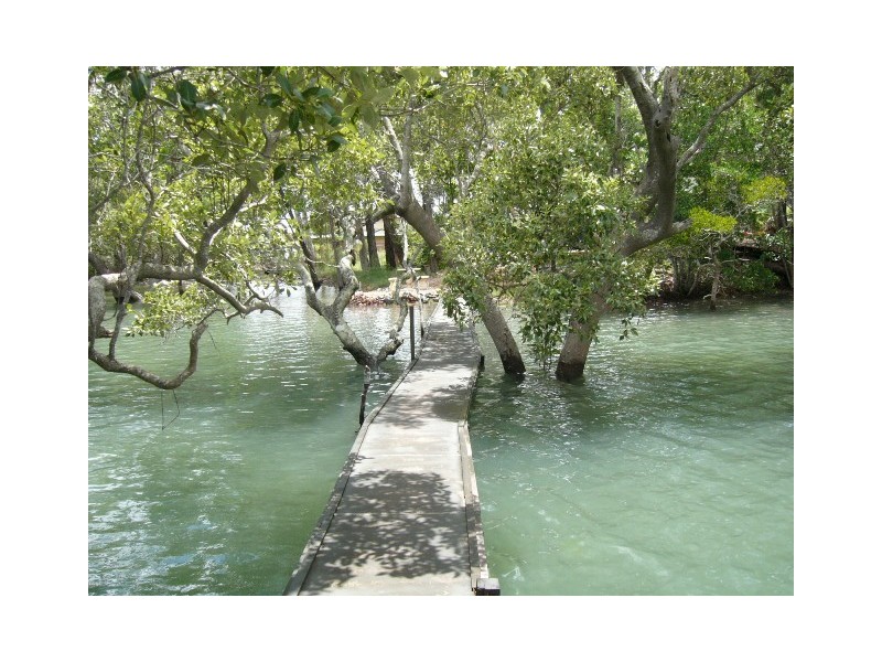 44 Calm Waters Crescent, Macleay Island QLD 4184