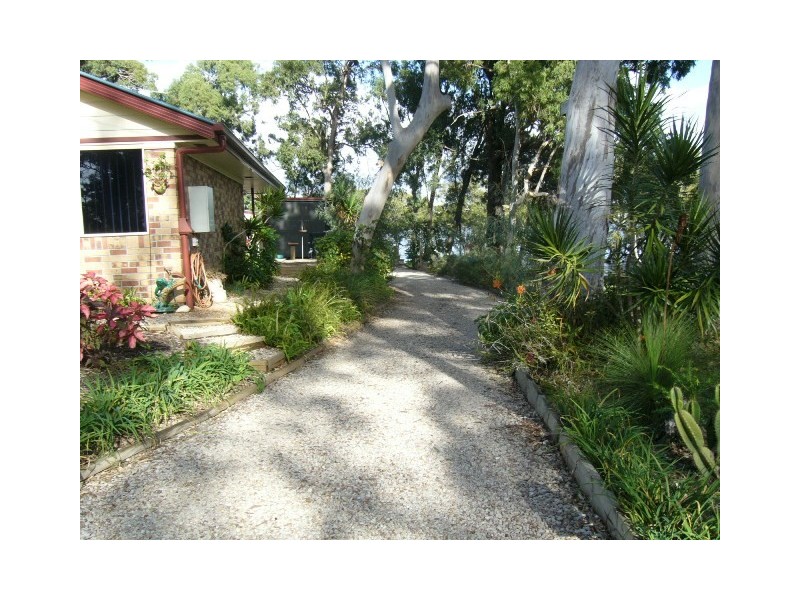 44 Calm Waters Crescent, Macleay Island QLD 4184
