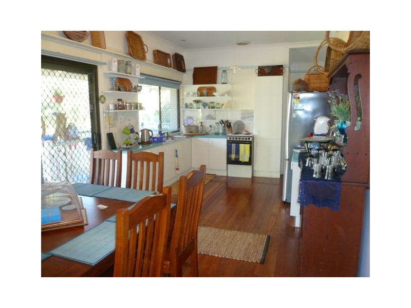 24 Warama Street, Macleay Island QLD 4184