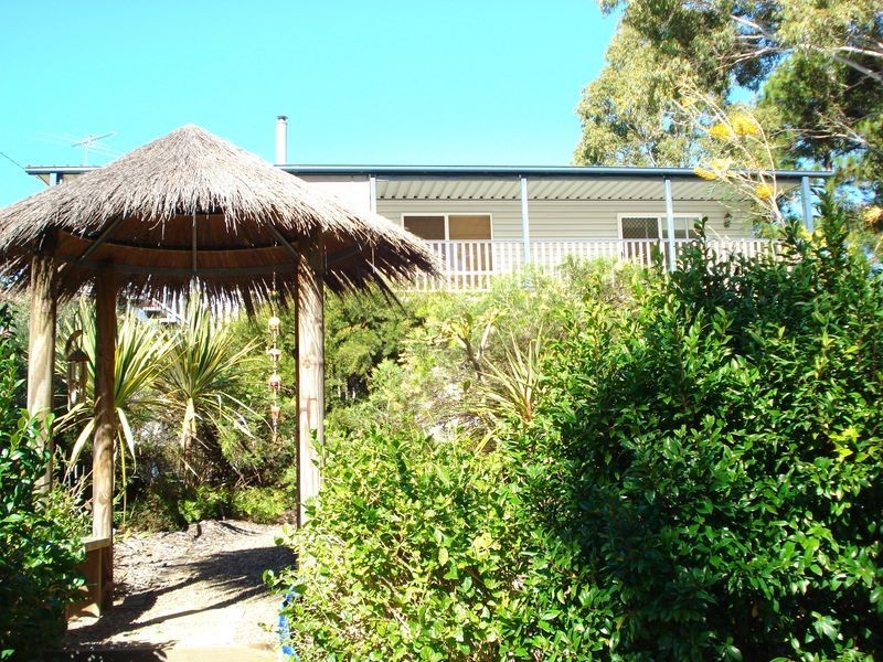 1 Link Street, Lamb Island QLD 4184