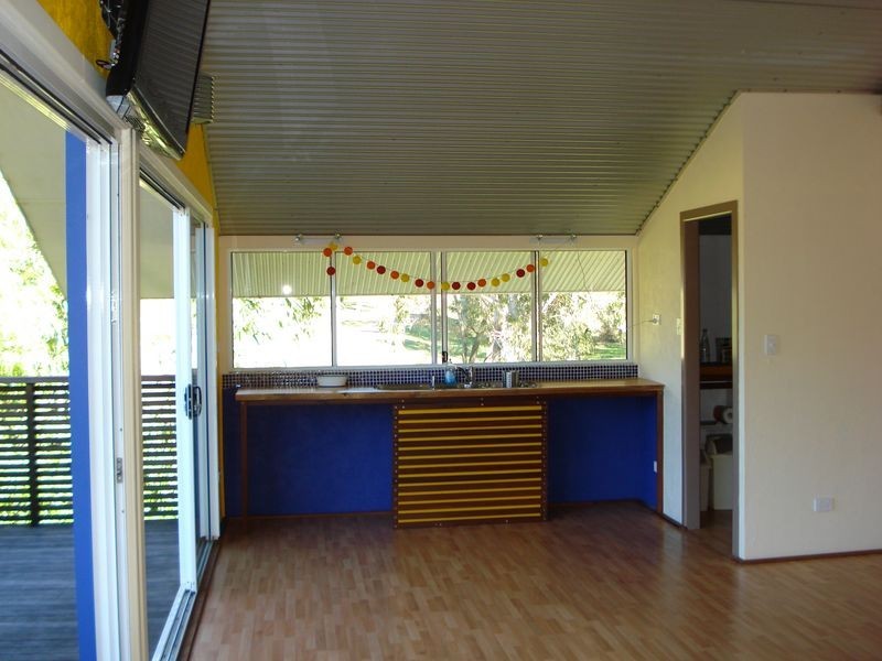 158 Lucas Drive, Lamb Island QLD 4184
