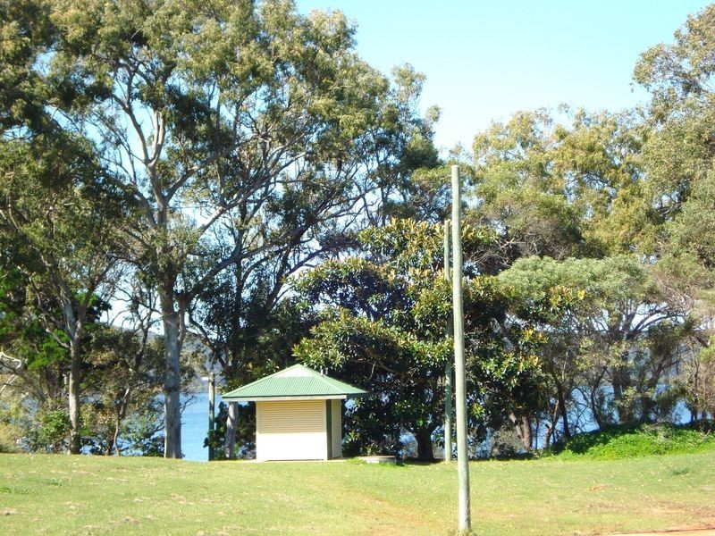 158 Lucas Drive, Lamb Island QLD 4184