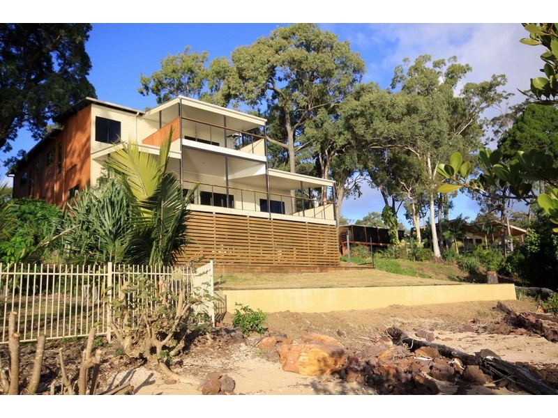 91 Coondooroopa Drive, Macleay Island QLD 4184