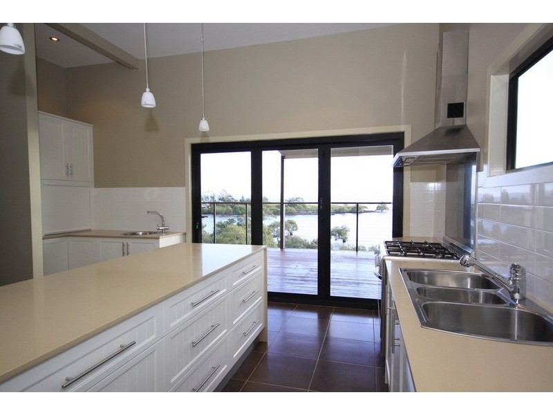 91 Coondooroopa Drive, Macleay Island QLD 4184