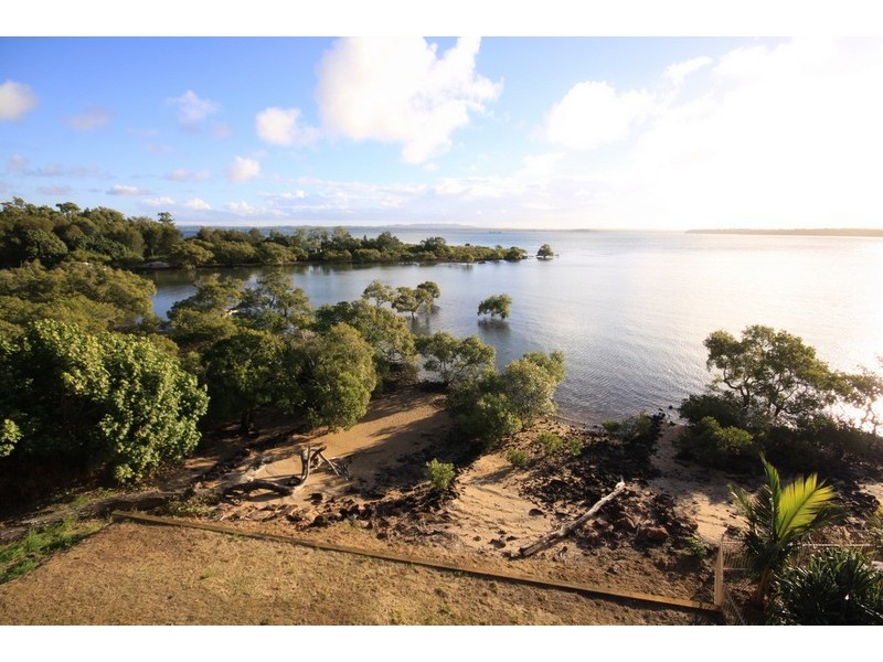91 Coondooroopa Drive, Macleay Island QLD 4184