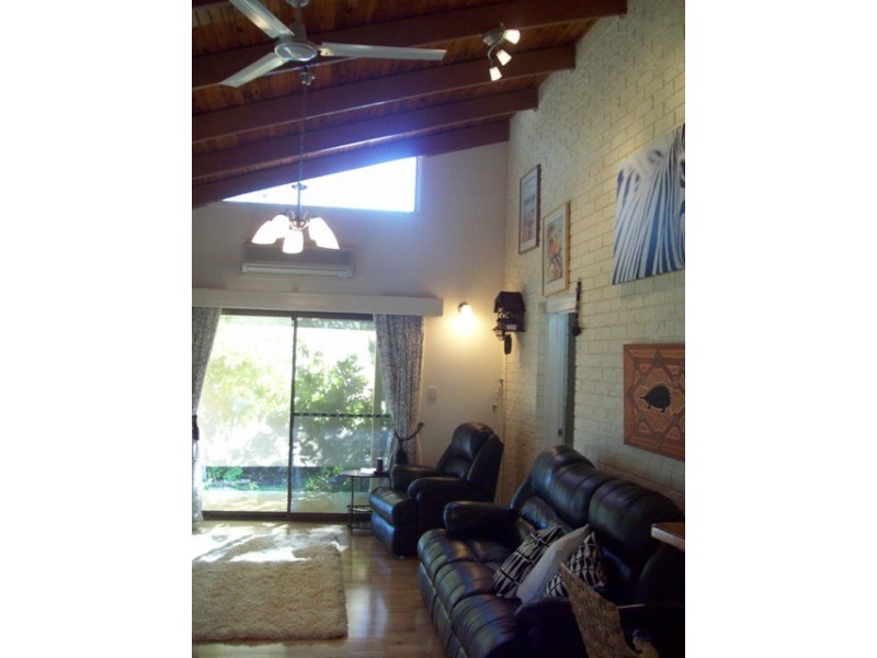 25 Benowa, Macleay Island QLD 4184