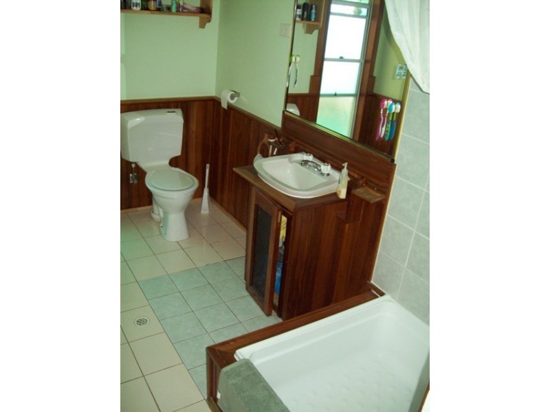 2 Wirralee St, Macleay Island QLD 4184