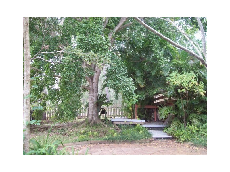 2 Wirralee St, Macleay Island QLD 4184