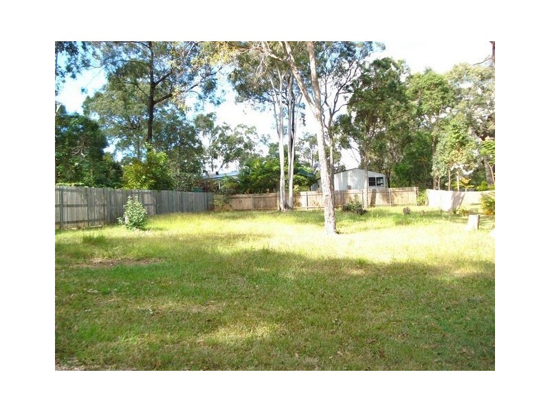 9 Lenard Street, Lamb Island QLD 4184