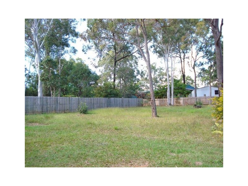 9 Lenard Street, Lamb Island QLD 4184