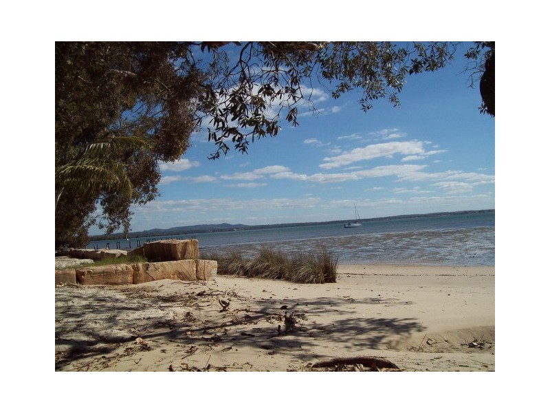 18 UNDINE STREET, Macleay Island QLD 4184