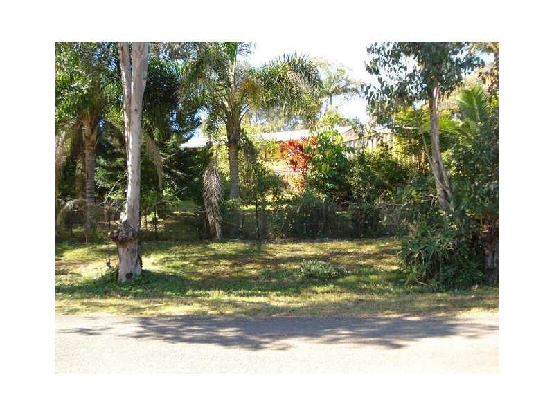 135-137  Lucas Drive, Lamb Island QLD 4184