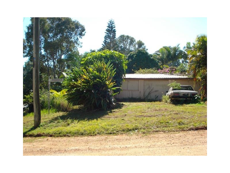 135-137  Lucas Drive, Lamb Island QLD 4184