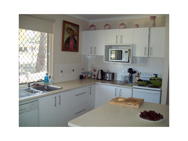 2 Parakeet, Macleay Island QLD 4184