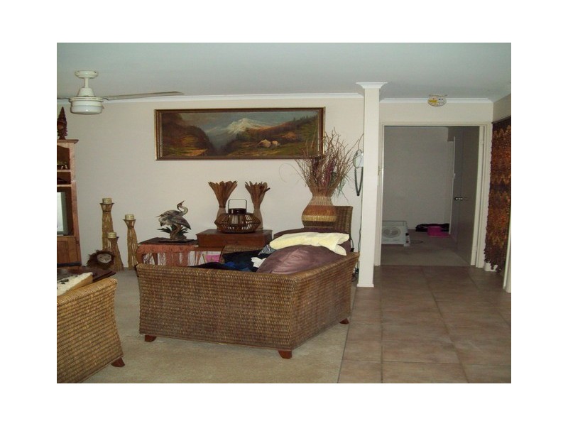 2 Parakeet, Macleay Island QLD 4184