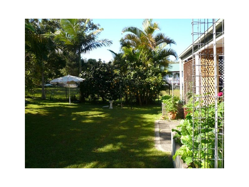 19 Benowa Street, Macleay Island QLD 4184