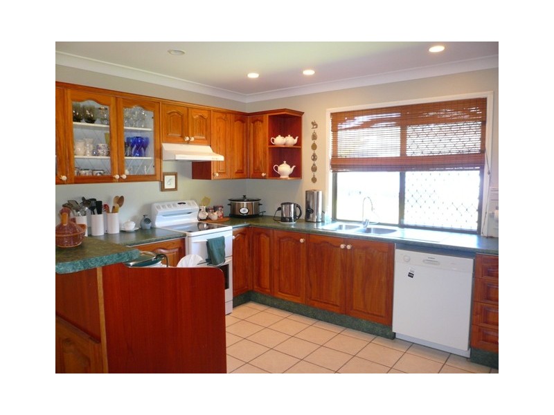 19 Benowa Street, Macleay Island QLD 4184