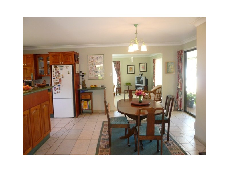 19 Benowa Street, Macleay Island QLD 4184