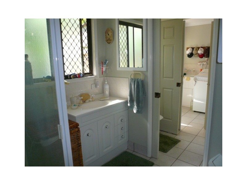 19 Benowa Street, Macleay Island QLD 4184
