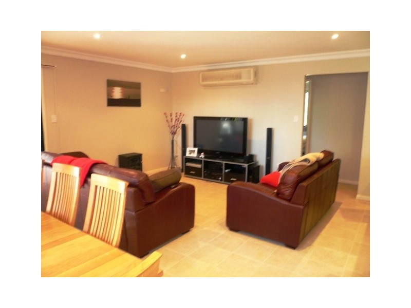 24-26 Natone Terrace, Macleay Island QLD 4184