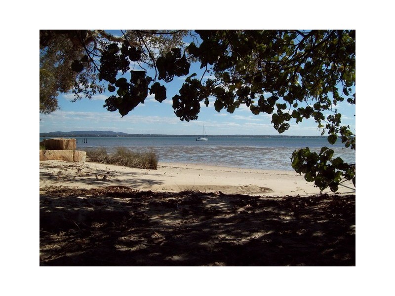 22 Coast Road, Macleay Island QLD 4184