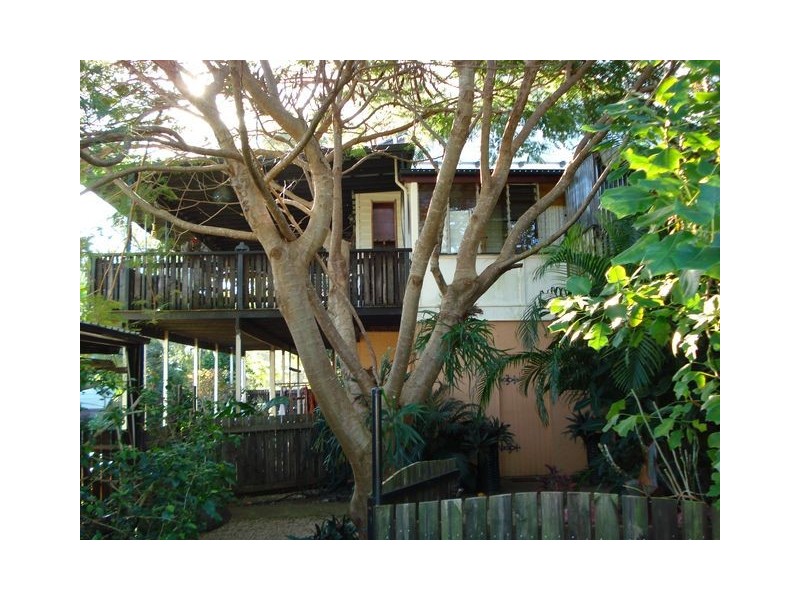 1-5 Leonie Crescnt, Lamb Island QLD 4184