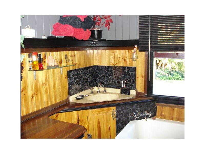 1-5 Leonie Crescnt, Lamb Island QLD 4184
