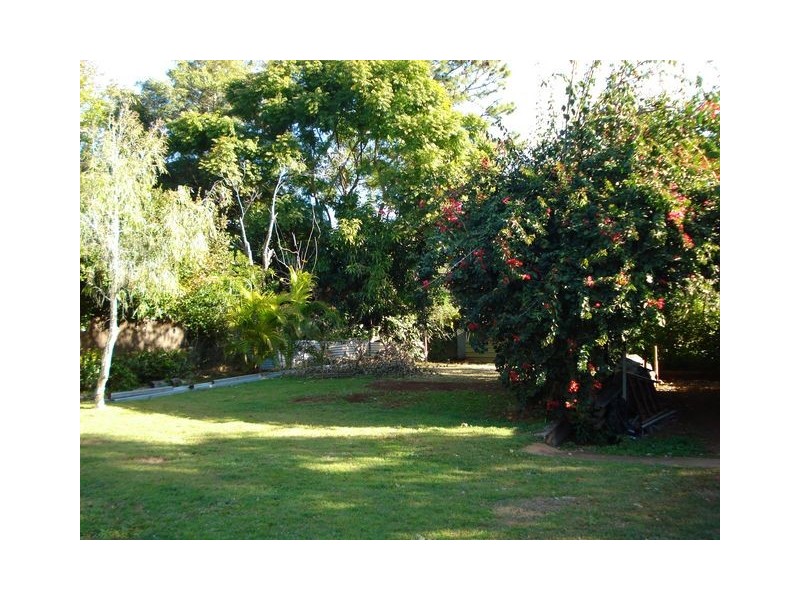 1-5 Leonie Crescnt, Lamb Island QLD 4184