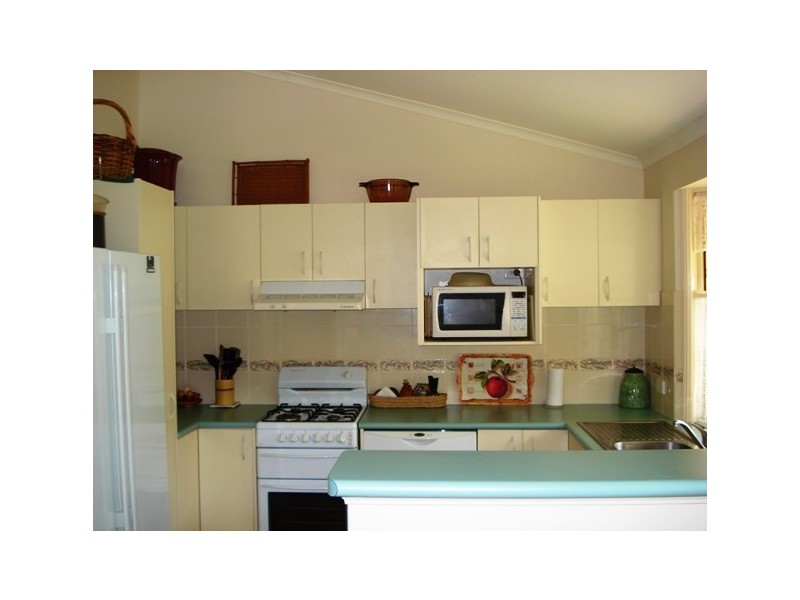 19 Alkira Street, Macleay Island QLD 4184