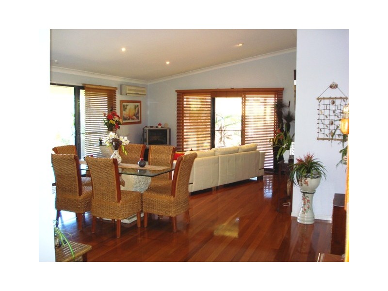 27-29 Kooberry Street, Macleay Island QLD 4184