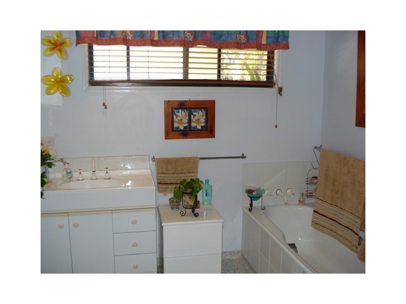 27-29 Kooberry Street, Macleay Island QLD 4184