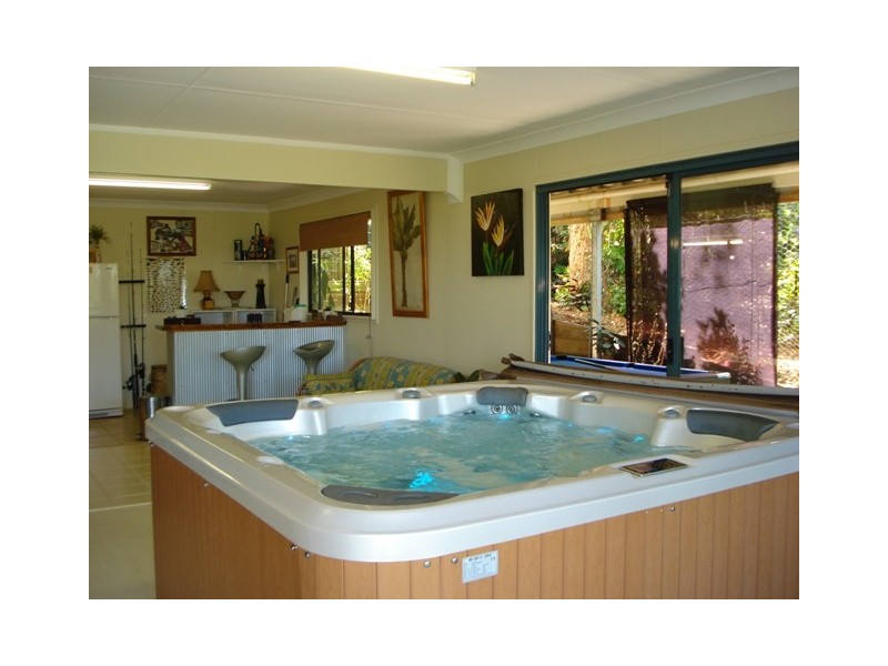 27-29 Kooberry Street, Macleay Island QLD 4184