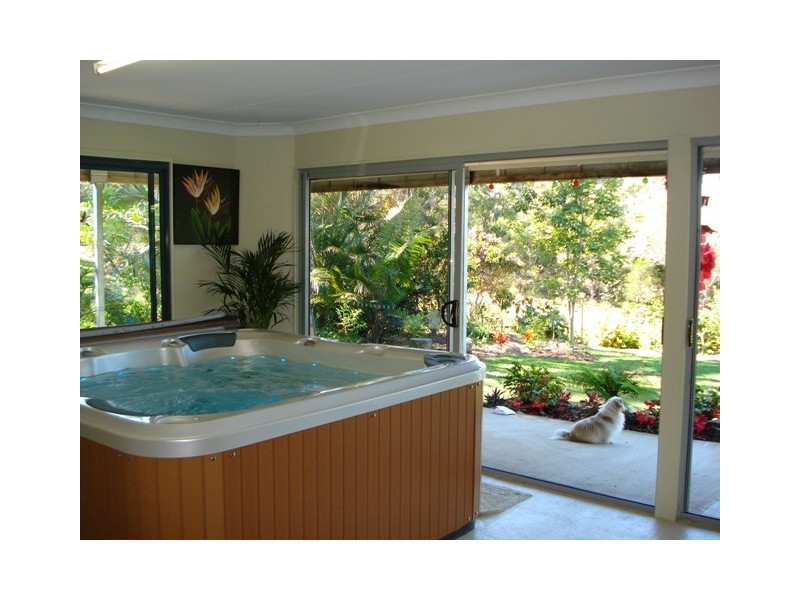 27-29 Kooberry Street, Macleay Island QLD 4184