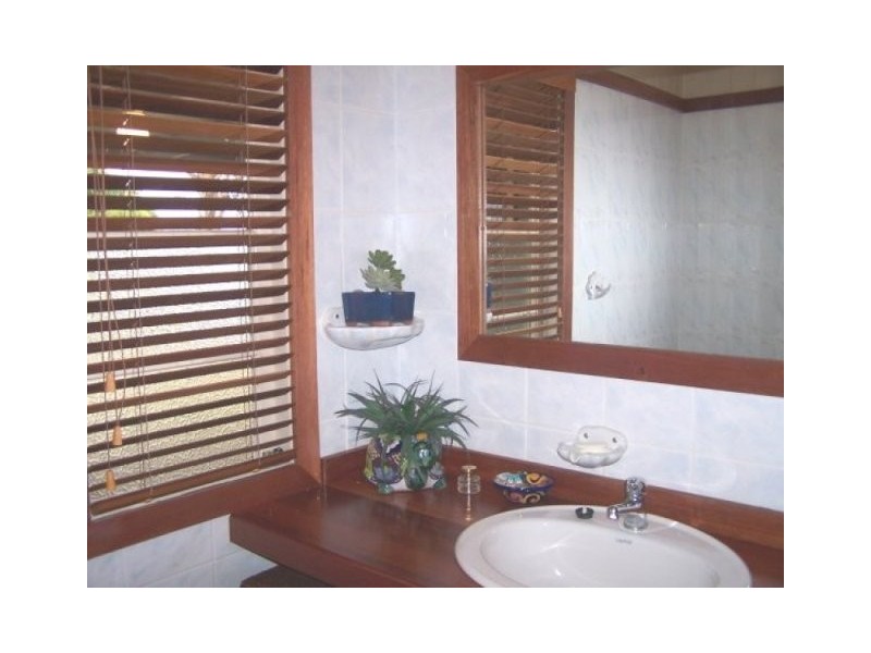 15 Orana Street, Macleay Island QLD 4184
