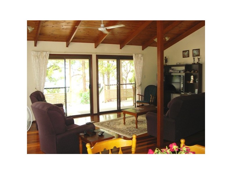 19 Coast Road, Macleay Island QLD 4184