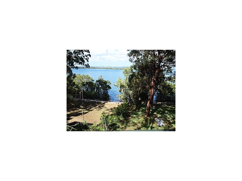 19 Coast Road, Macleay Island QLD 4184