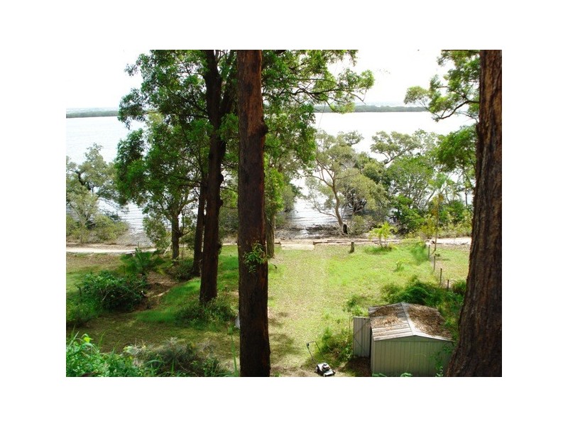 19 Coast Road, Macleay Island QLD 4184