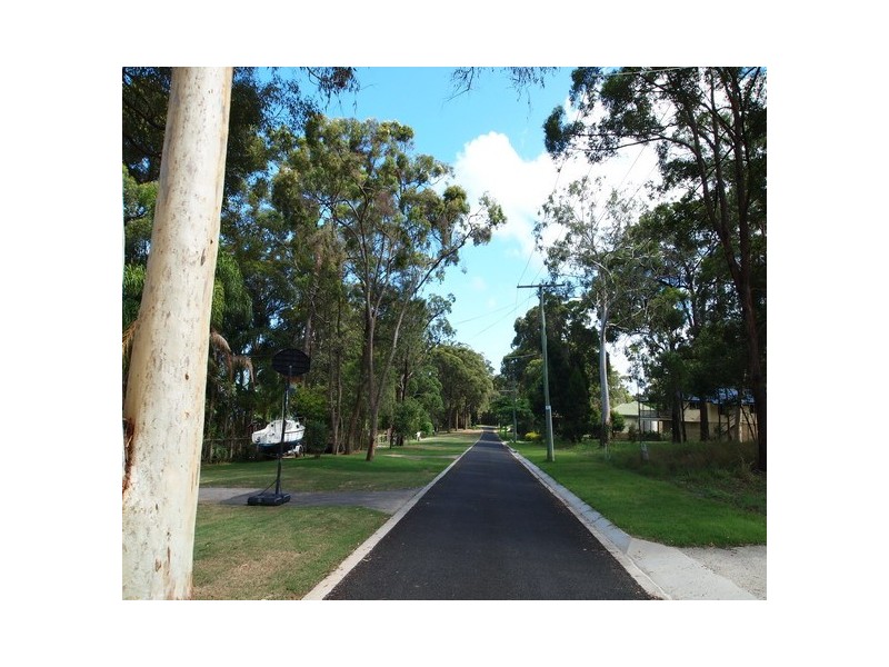 19 Coast Road, Macleay Island QLD 4184