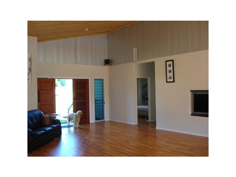 19 Francis St, Macleay Island QLD 4184