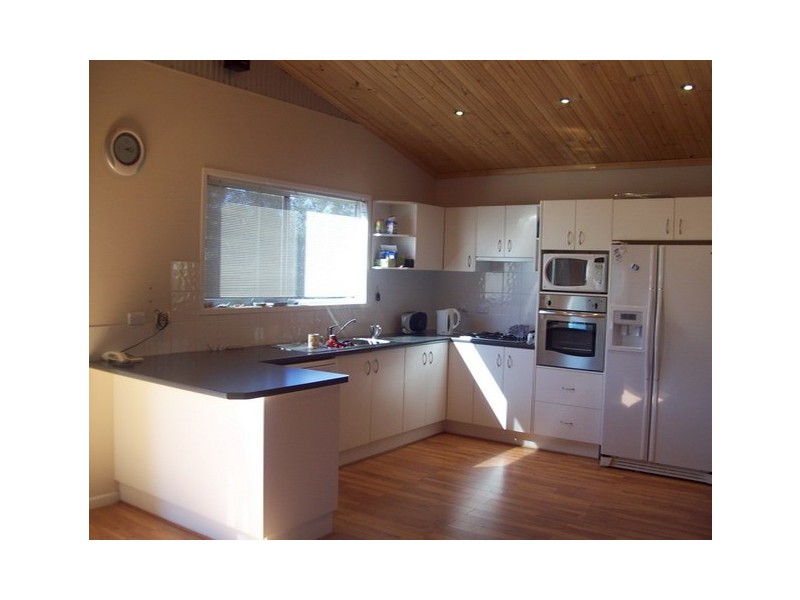 19 Francis St, Macleay Island QLD 4184