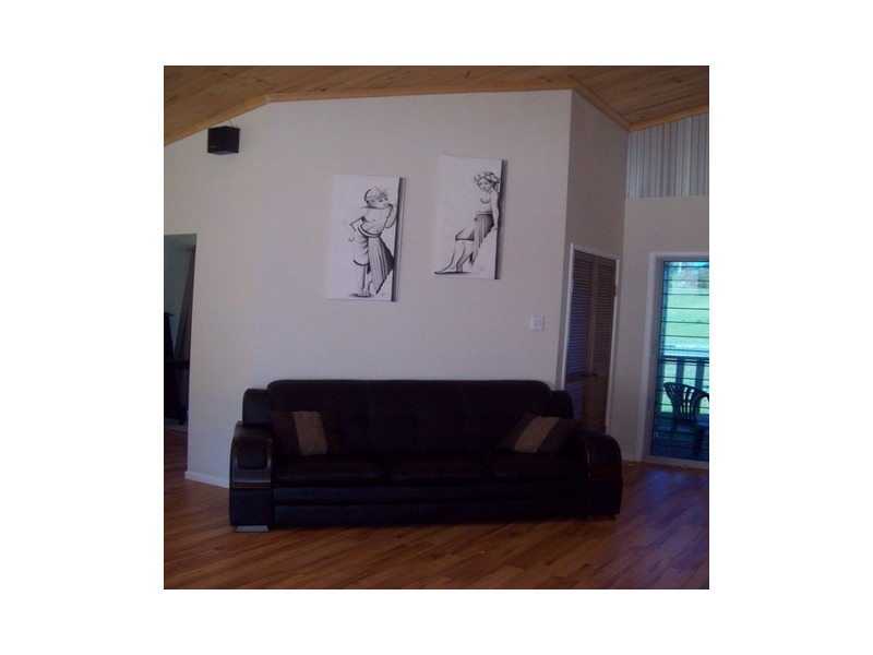 19 Francis St, Macleay Island QLD 4184