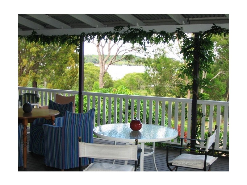 64 Charles Terrace, Macleay Island QLD 4184