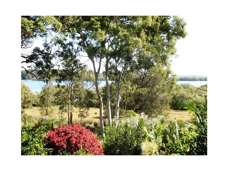 64 Charles Terrace, Macleay Island QLD 4184