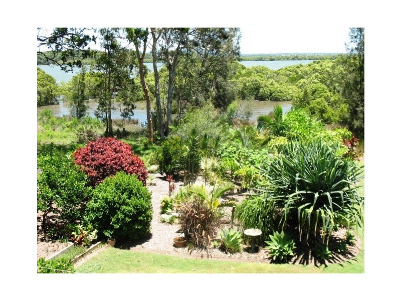64 Charles Terrace, Macleay Island QLD 4184