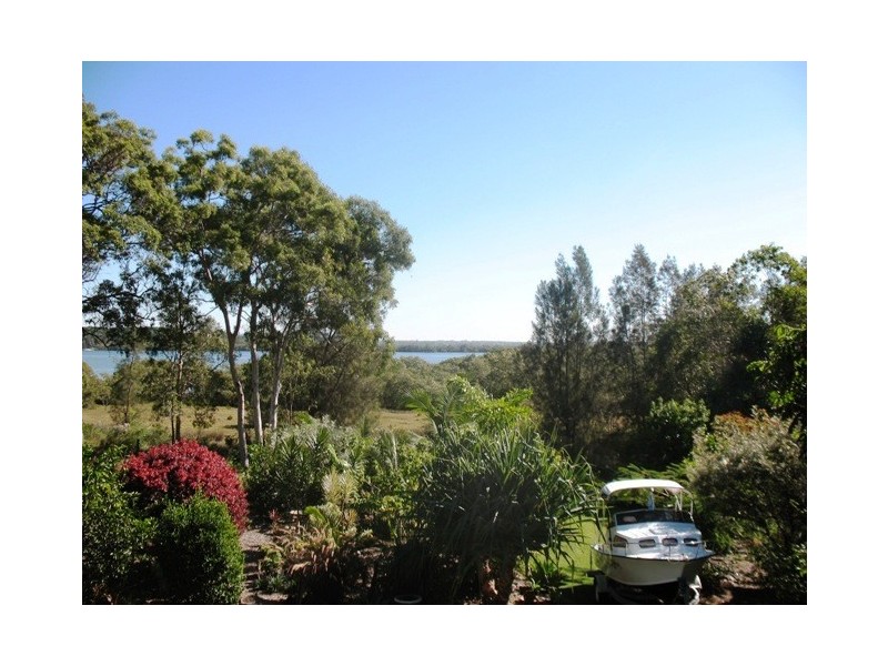 64 Charles Terrace, Macleay Island QLD 4184