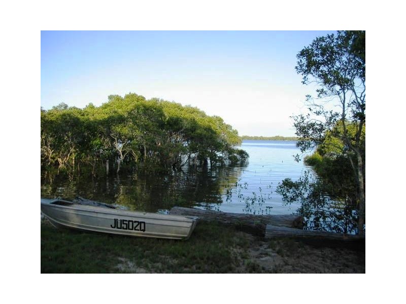 64 Charles Terrace, Macleay Island QLD 4184
