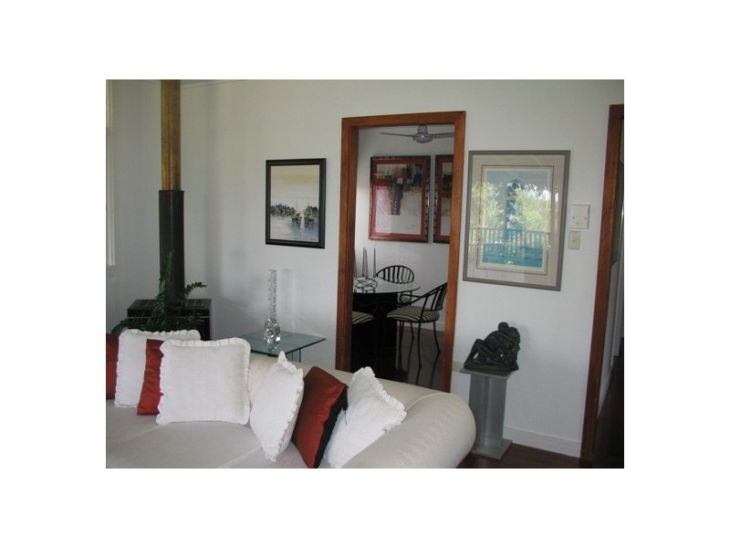 64 Charles Terrace, Macleay Island QLD 4184
